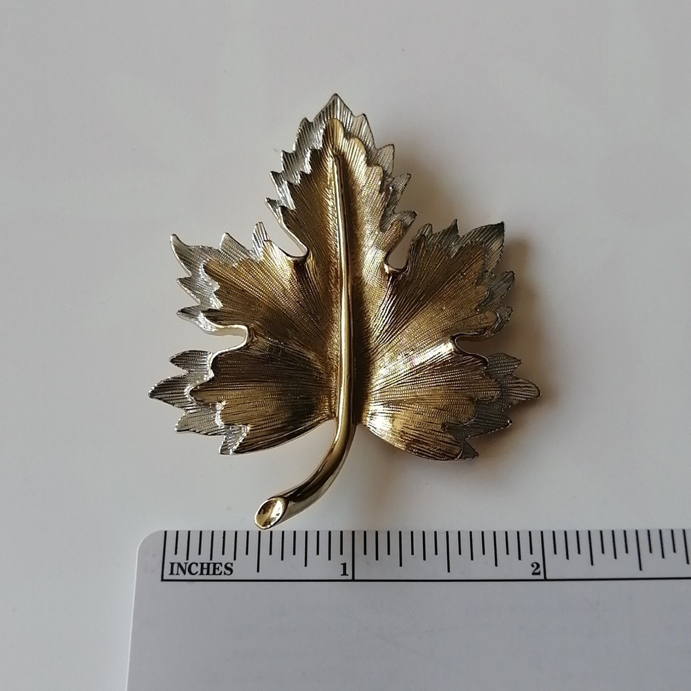 🇨🇦 Vintage Sarah Coventry Brooch Two-tone Maple Leaf Nature Choice Series - Picture 10 of 10